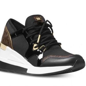 Women’s liv trainer signa_ture logo sneakers 8